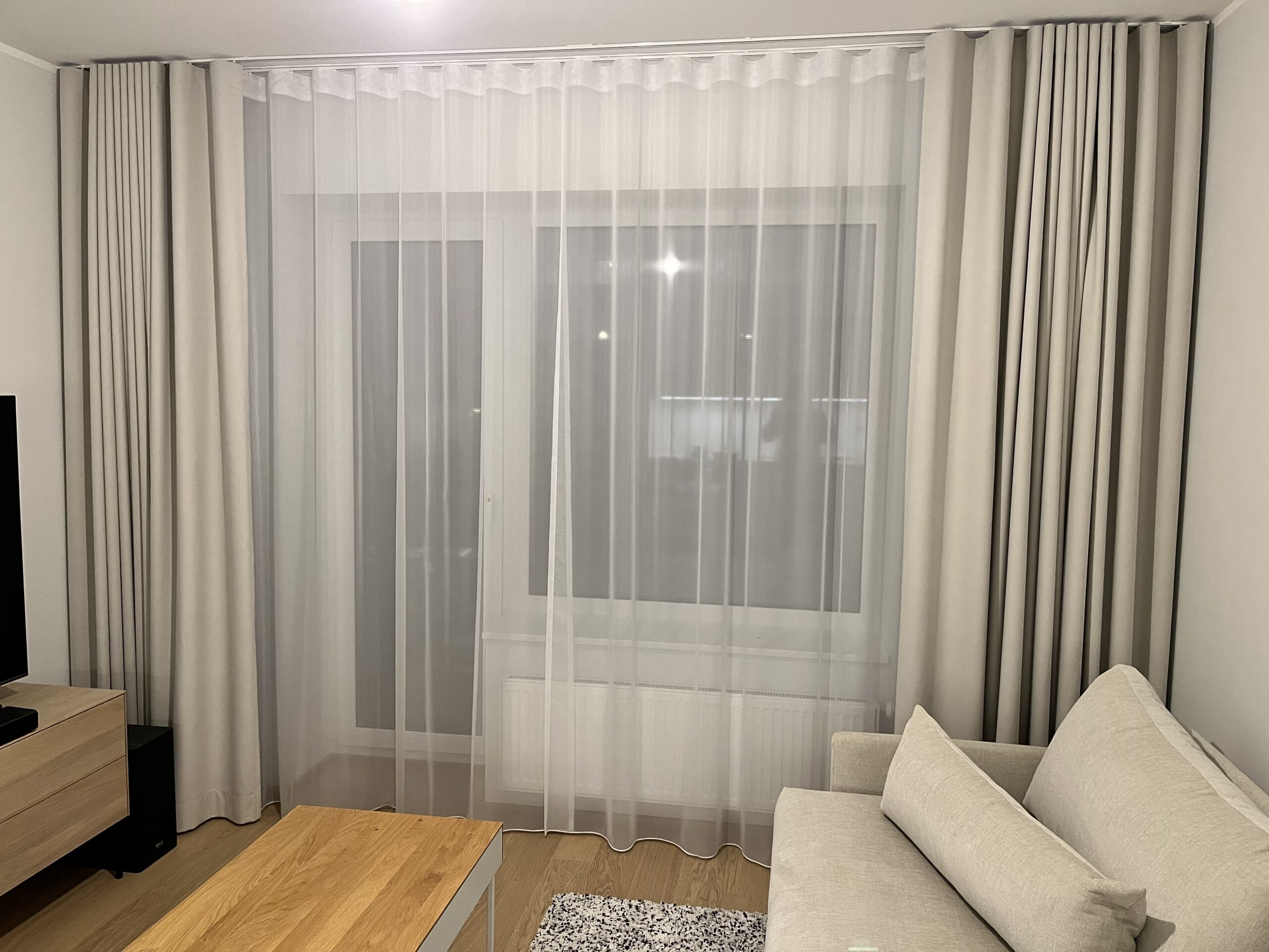 tullkardinad-elutuppa-valguse-hajutamine-paevakardinad