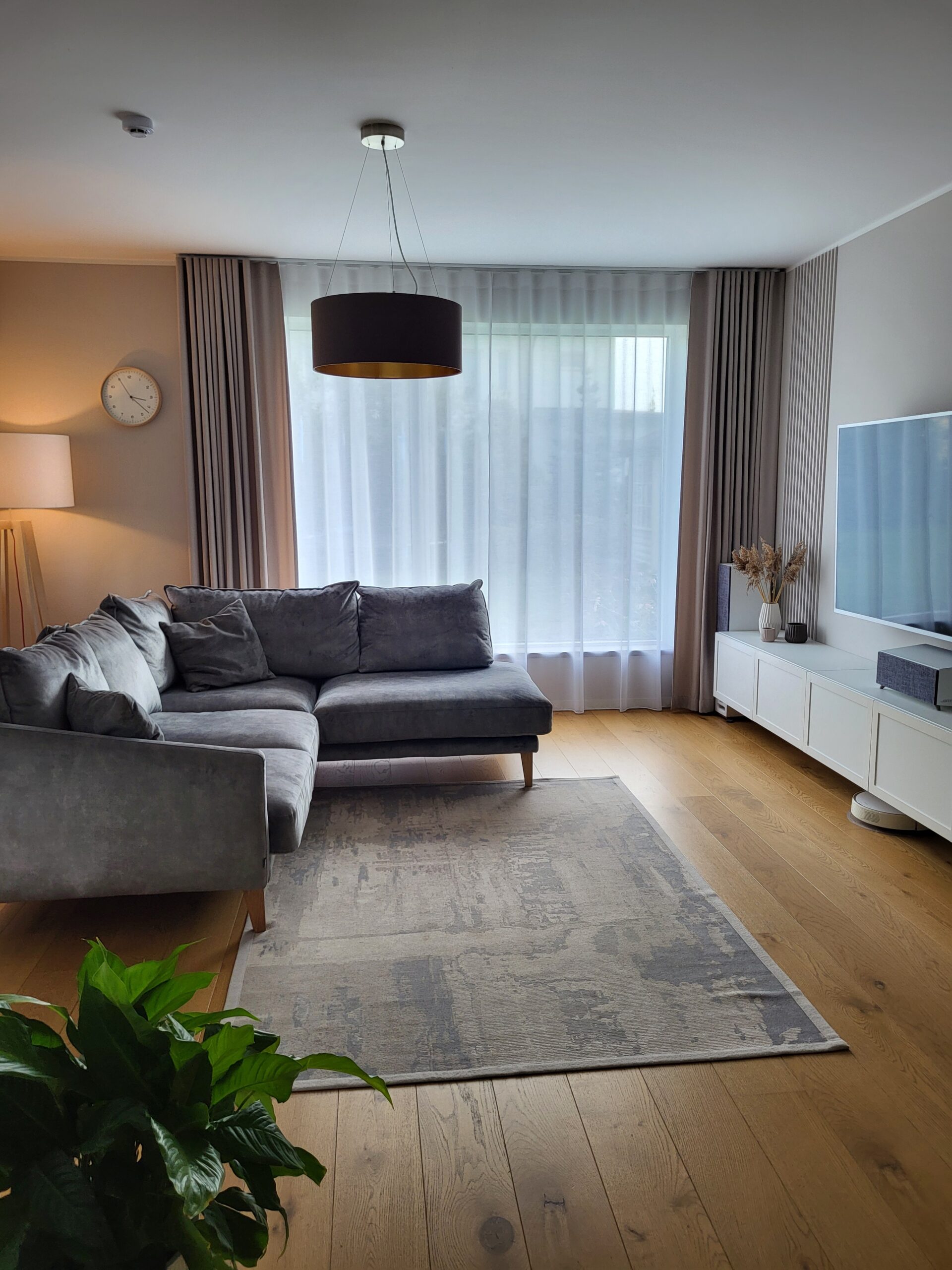 magamistoa-kardinad-moodu-jargi-pimendavad-kardinad