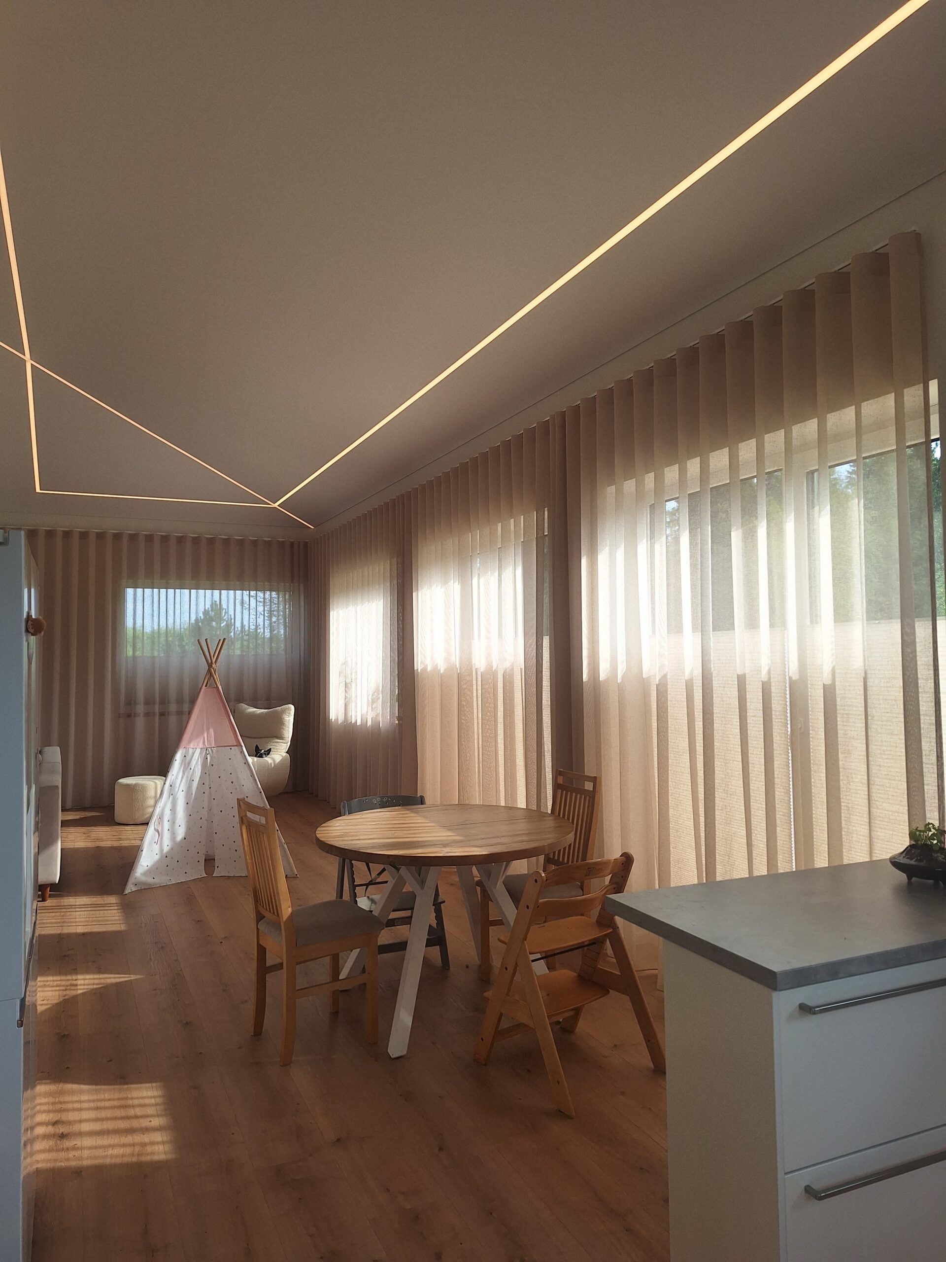 kardinasiin-tullkardin-hele-elutuba