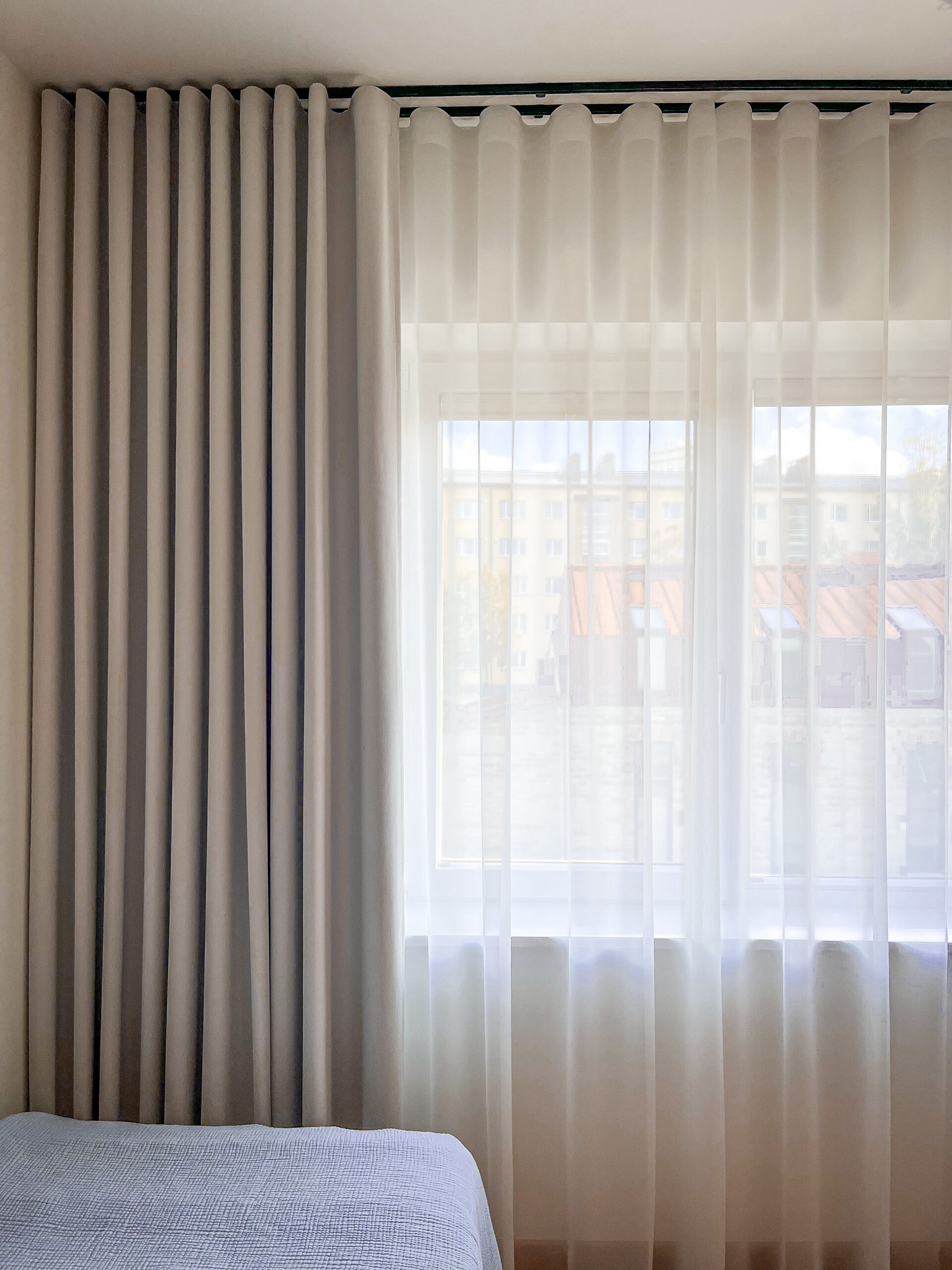 kardin-magamistuba-valguse-hajutamine