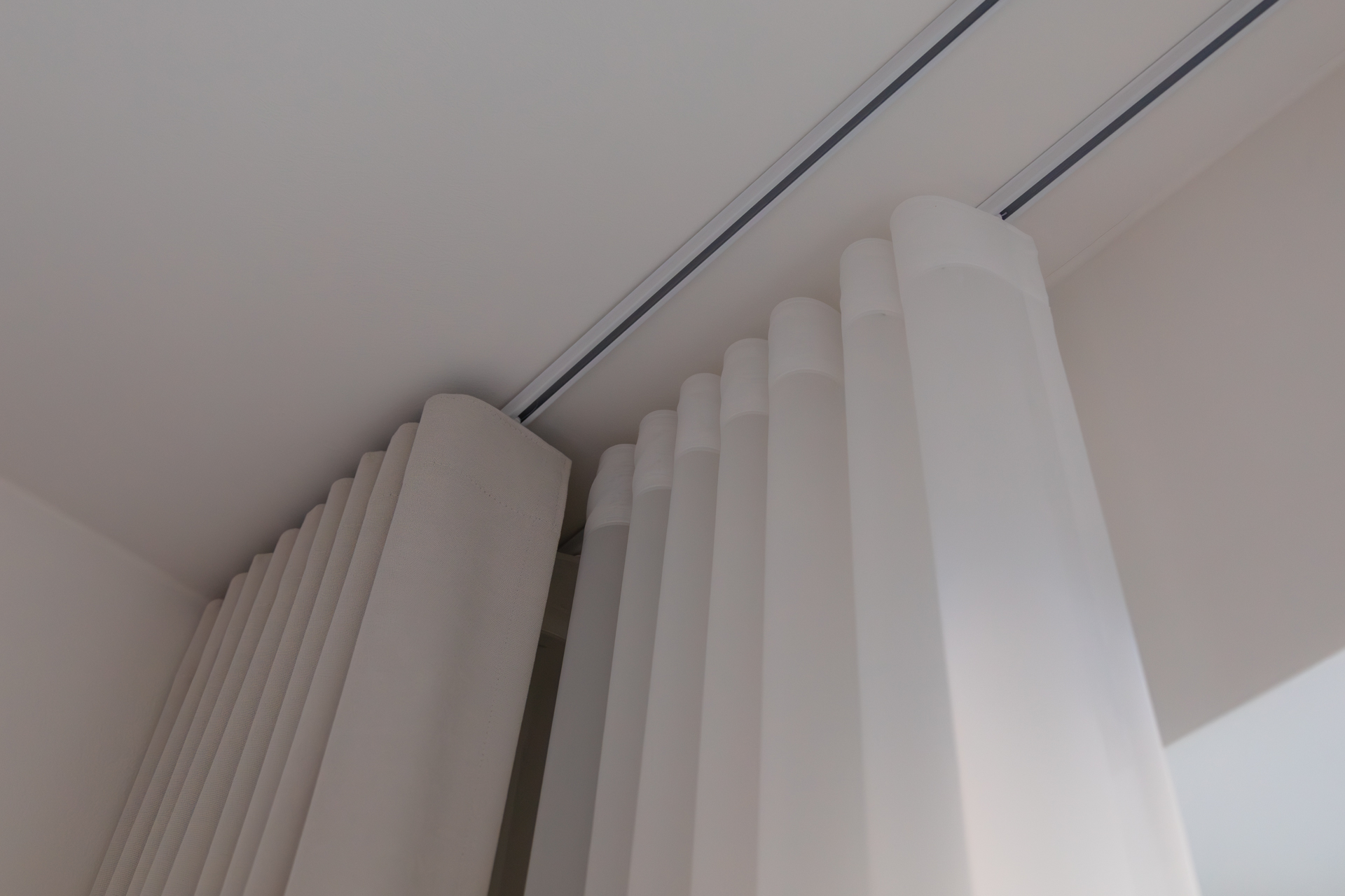 kardinad-magamistuppa