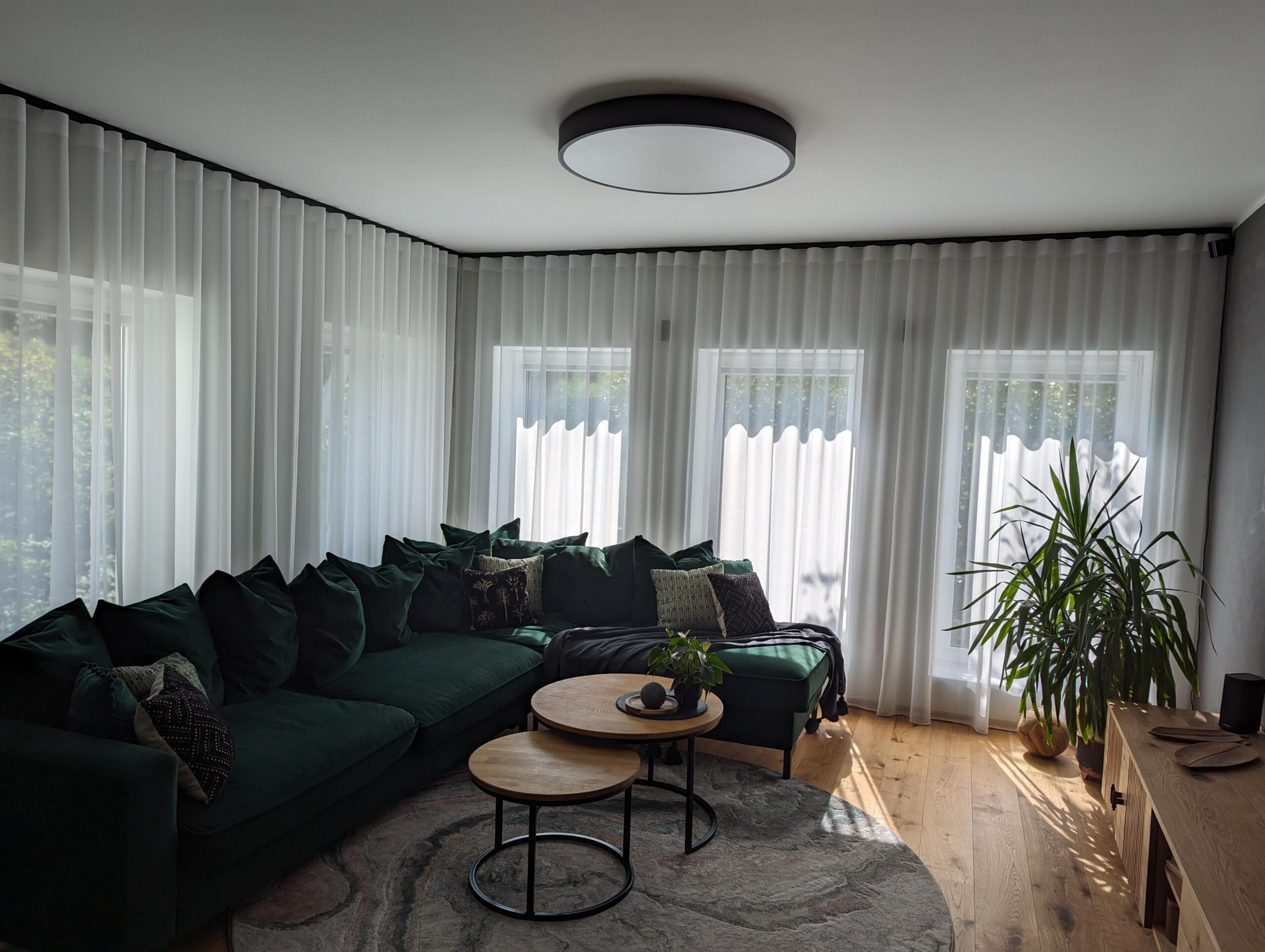 kardinad-suur-aknapind-elutuba