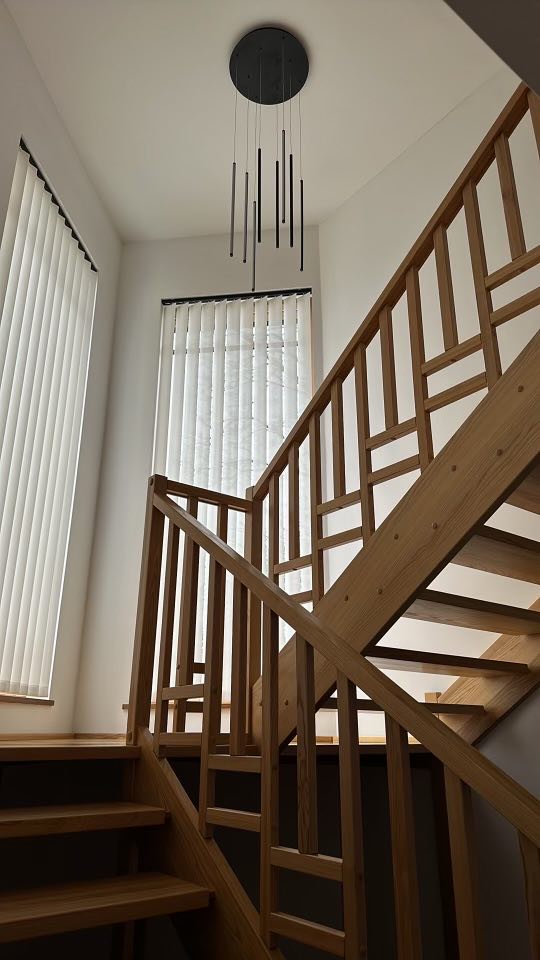 lamellkardinad-trepihall-korge-aken-modernne-kodu